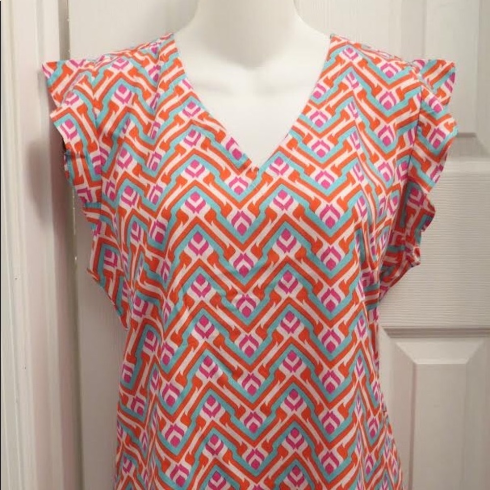 Woman’s V-neck Pattered Top NWT